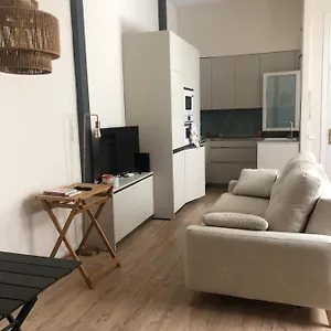 Habitación en casa particular Premium En Plaza Mina Minimalismo Y Confort A Pasos Del Mar, Cádiz